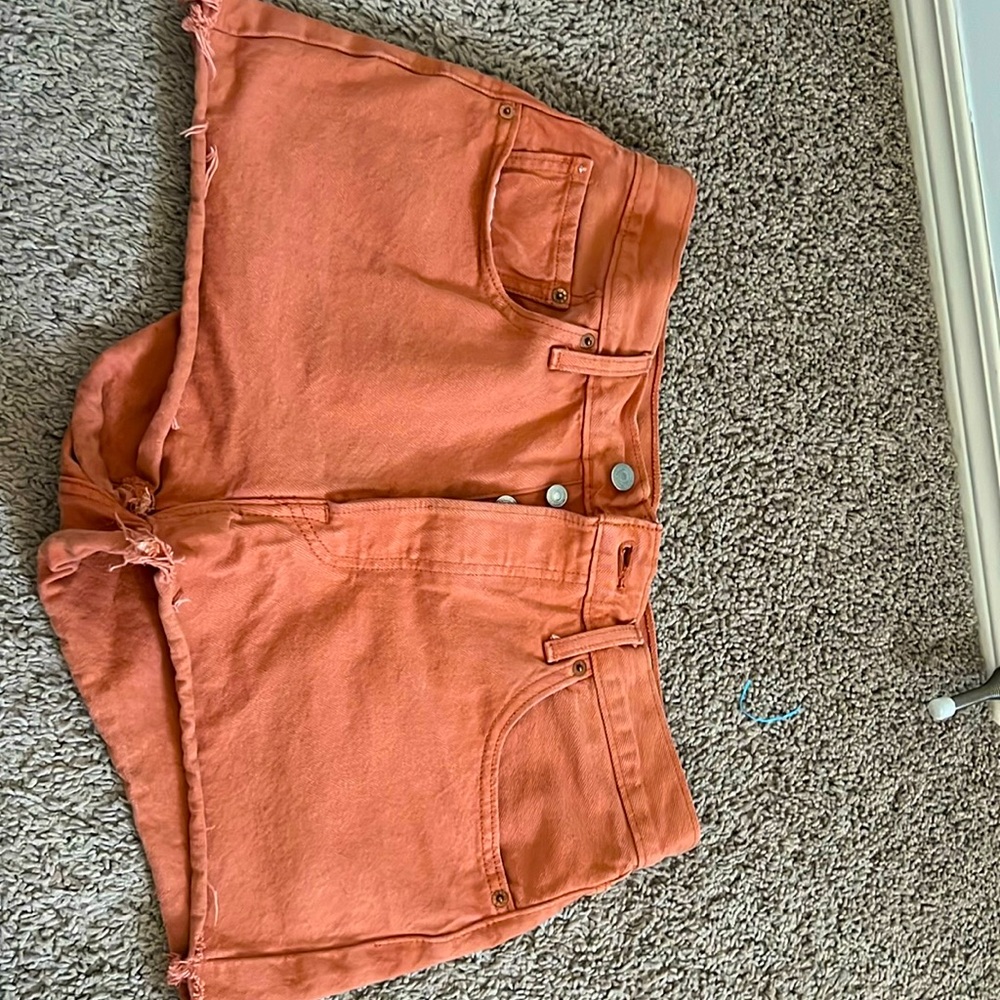 Woman’s Levi’s shorts size 32